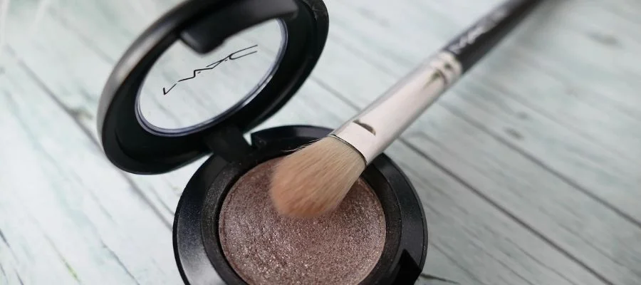 MAC 217 Synthetic Blending Brush