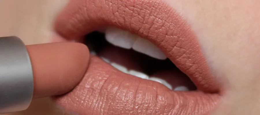 Matte Lipstick In Honeylove