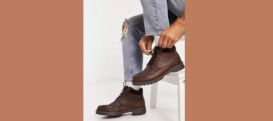 For a more pocket friendly choice, these hiking boots in brown are the perfect choice.