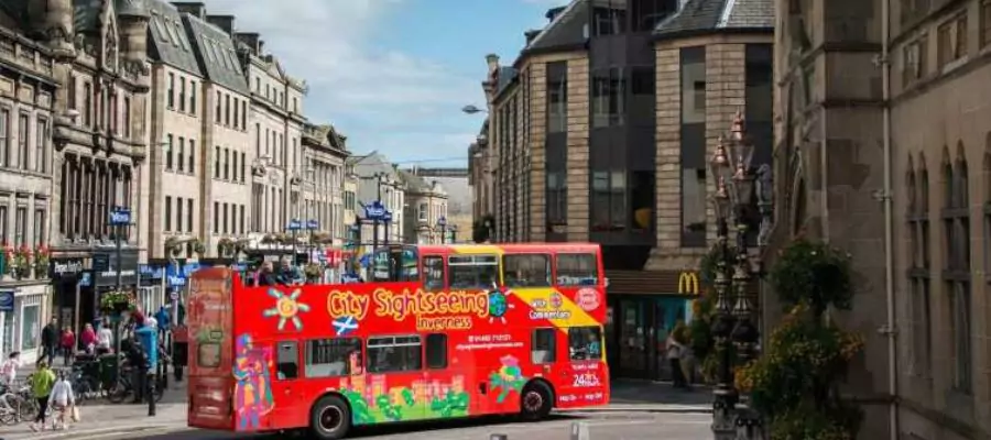 Explore different bus routes from Edinburgh to Inverness