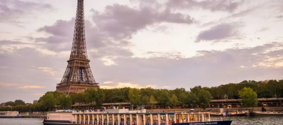 Seine River Cruise - Romantic Serenity