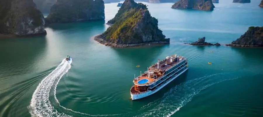 Cruise Through Halong Bay, Vietnam