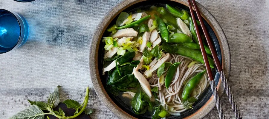 Brothy fragrant chicken thigh & spinach noodle soup recipe