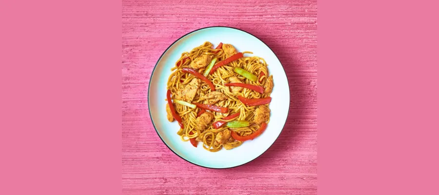 Chinese-Style Chicken & Pepper Chow Mein