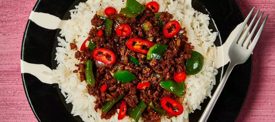 Chinese-style meat-free mince & green pepper stir-fry with rice