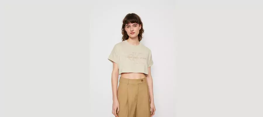 Embroidered Cropped Monologue-T-shirt with Print-ivory 