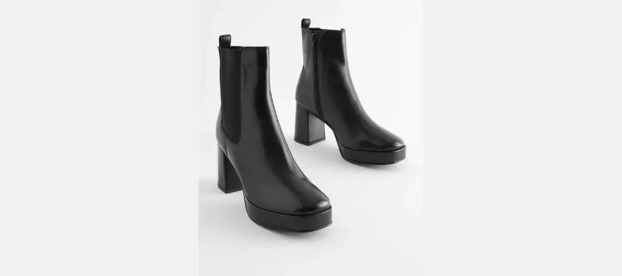 Platform ankle boots - black